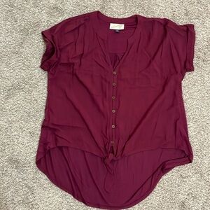 Universal Thread hi-lo tie front top, size medium